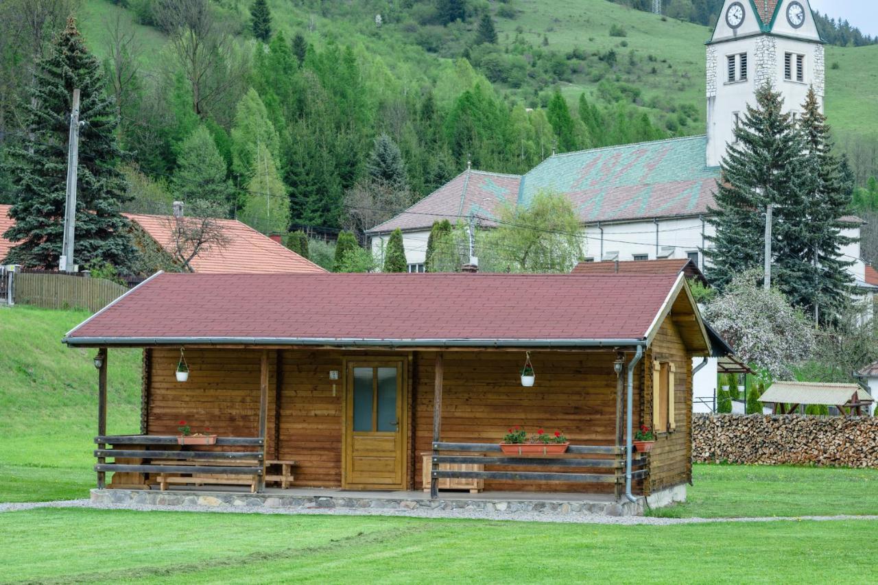 Biotour Camping & Restaurant Ghimes-Faget ภายนอก รูปภาพ